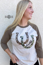 Load image into Gallery viewer, Lucky Horseshoe RAGLAN
