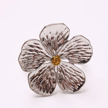 Load image into Gallery viewer, ClaudiaG 5 Leaf Flower Napkin Ring -Set of 6
