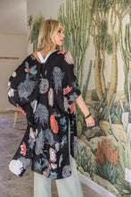 Load image into Gallery viewer, Floral Motif Combo Kimono

