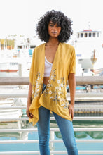 Load image into Gallery viewer, Spring Daisy Kimono
